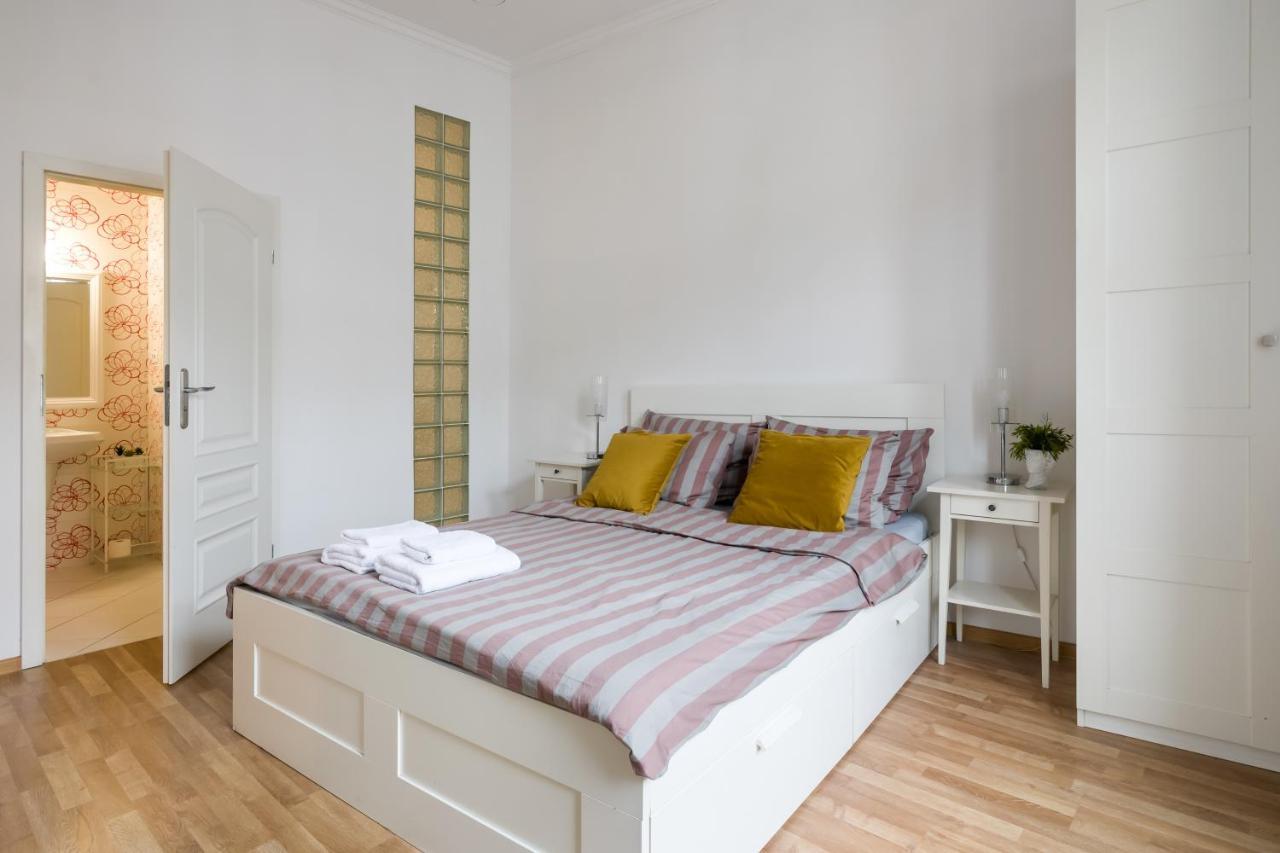 Discover Krakow Apartments - 3 Rakowicka St - Classic Apartments Near Main Station - Netflix Kültér fotó