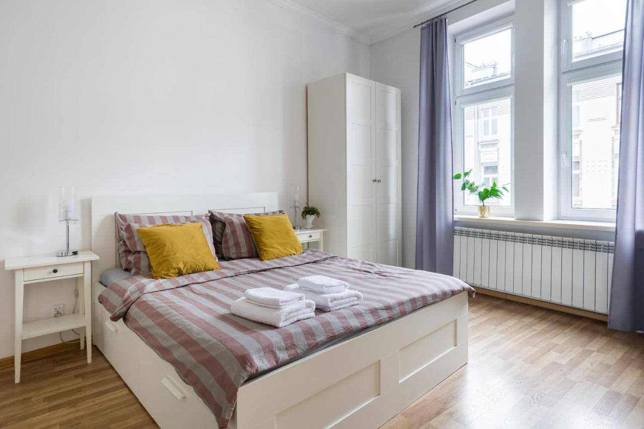 Discover Krakow Apartments - 3 Rakowicka St - Classic Apartments Near Main Station - Netflix Kültér fotó